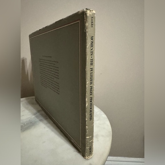 The Pulitzer Prize Photographs - Picture 3 of 11